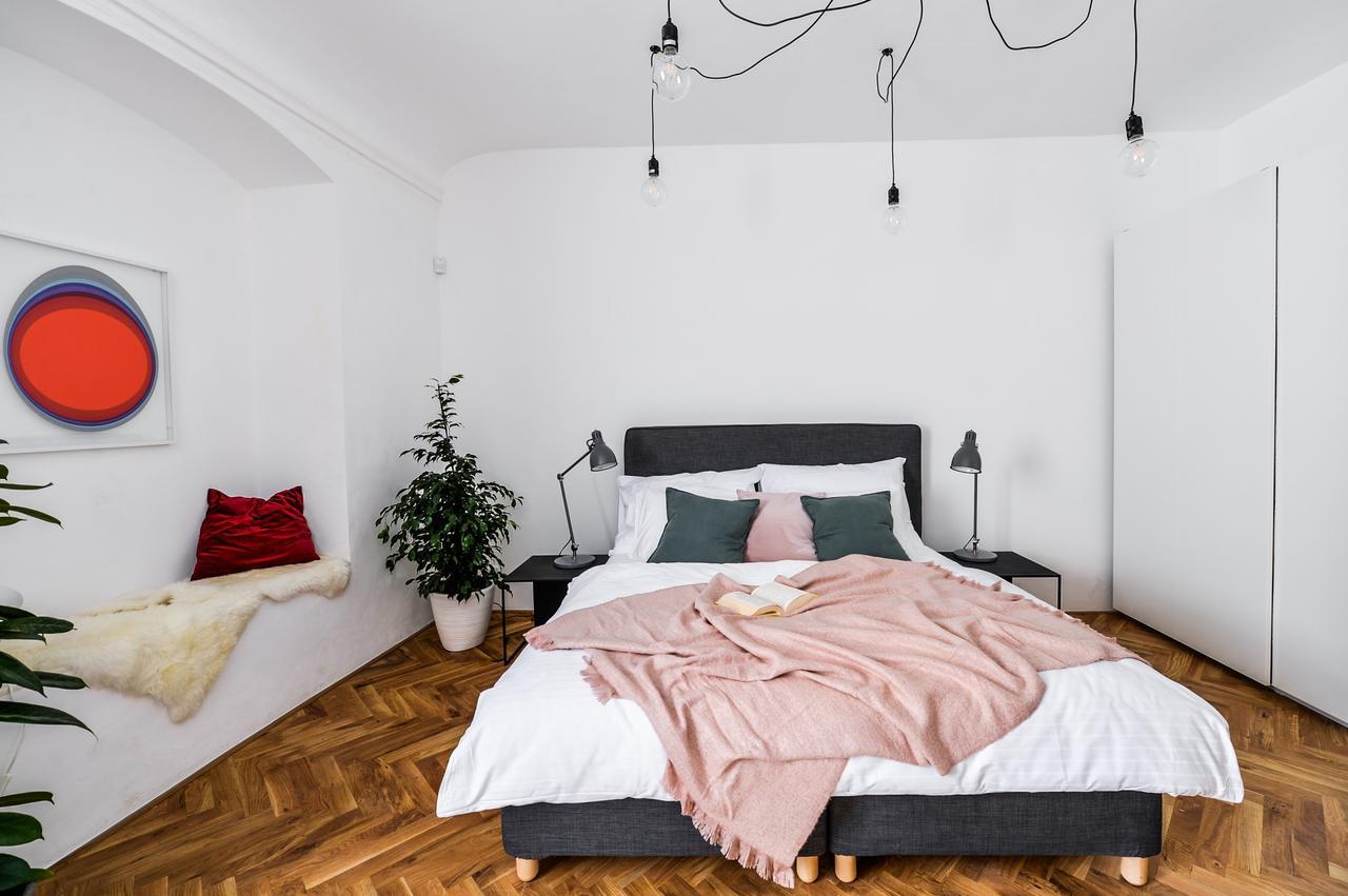 Lazenska N4 Prague
